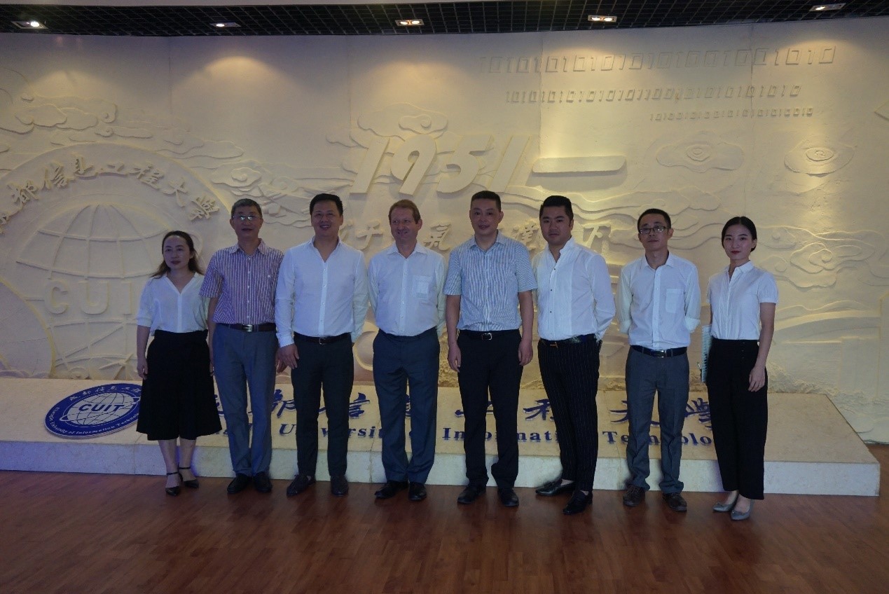 校史馆合影 校史馆合影