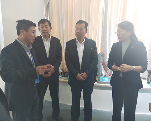 山东省枣庄市委常委 峄城区委书记于玉一行参观悟空官方网站公司展示厅(2019)